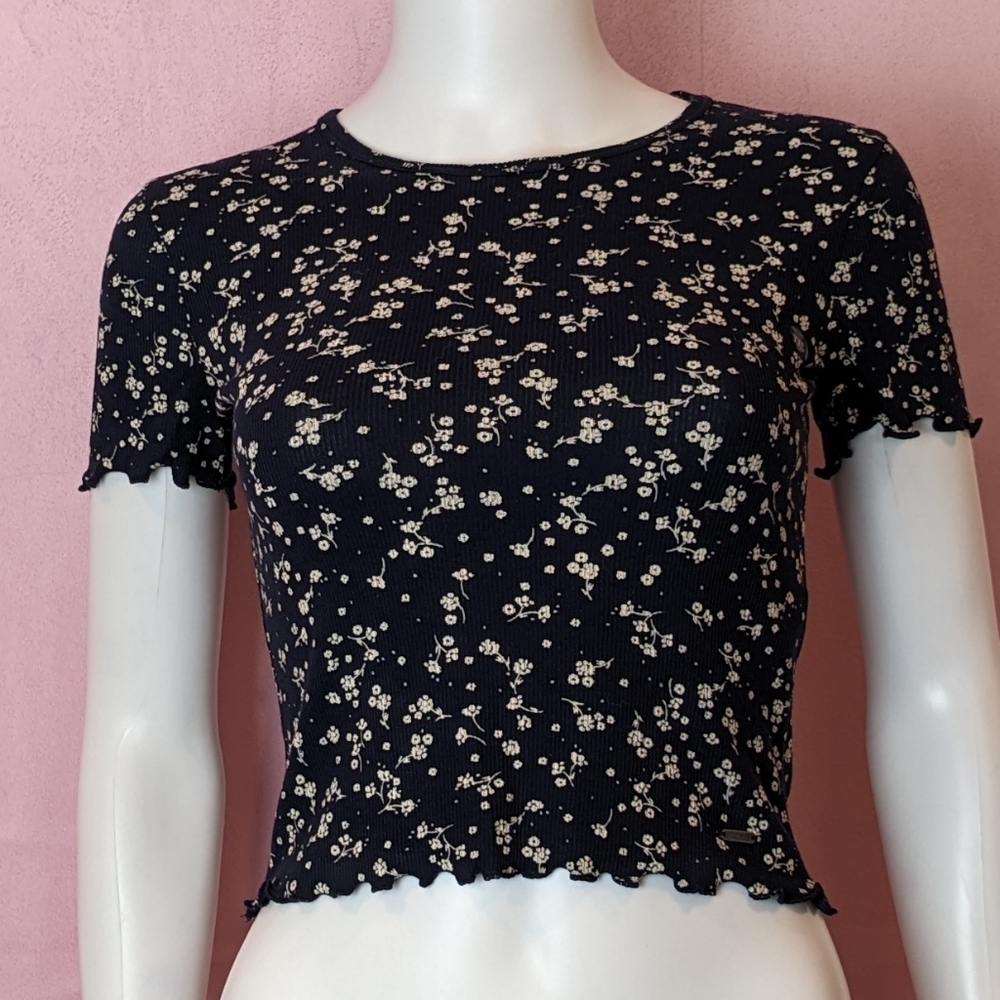 Hollister Blue and Cream Floral Print Ribbed Lettuce Hem Short Sleeve Baby Tee
